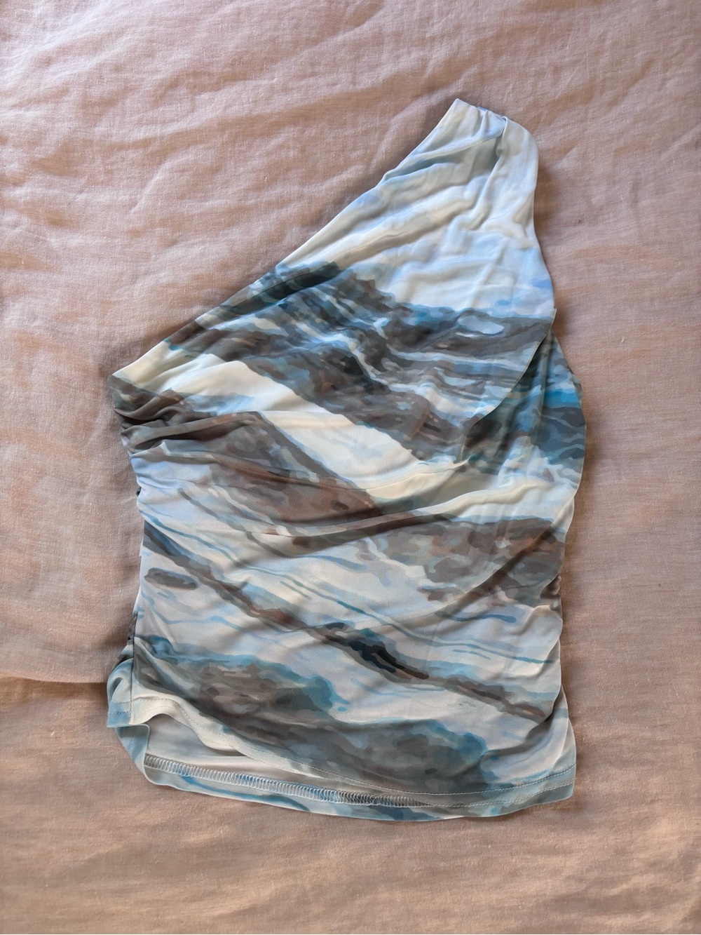 ANNA QUAN One-Shoulder Abstract Print Top in Blue and Gray